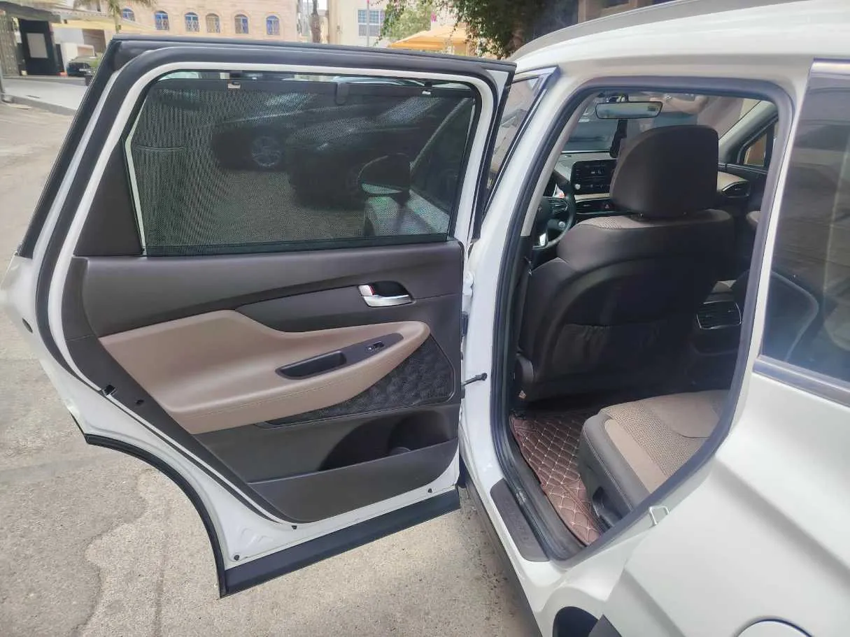 Car image 15