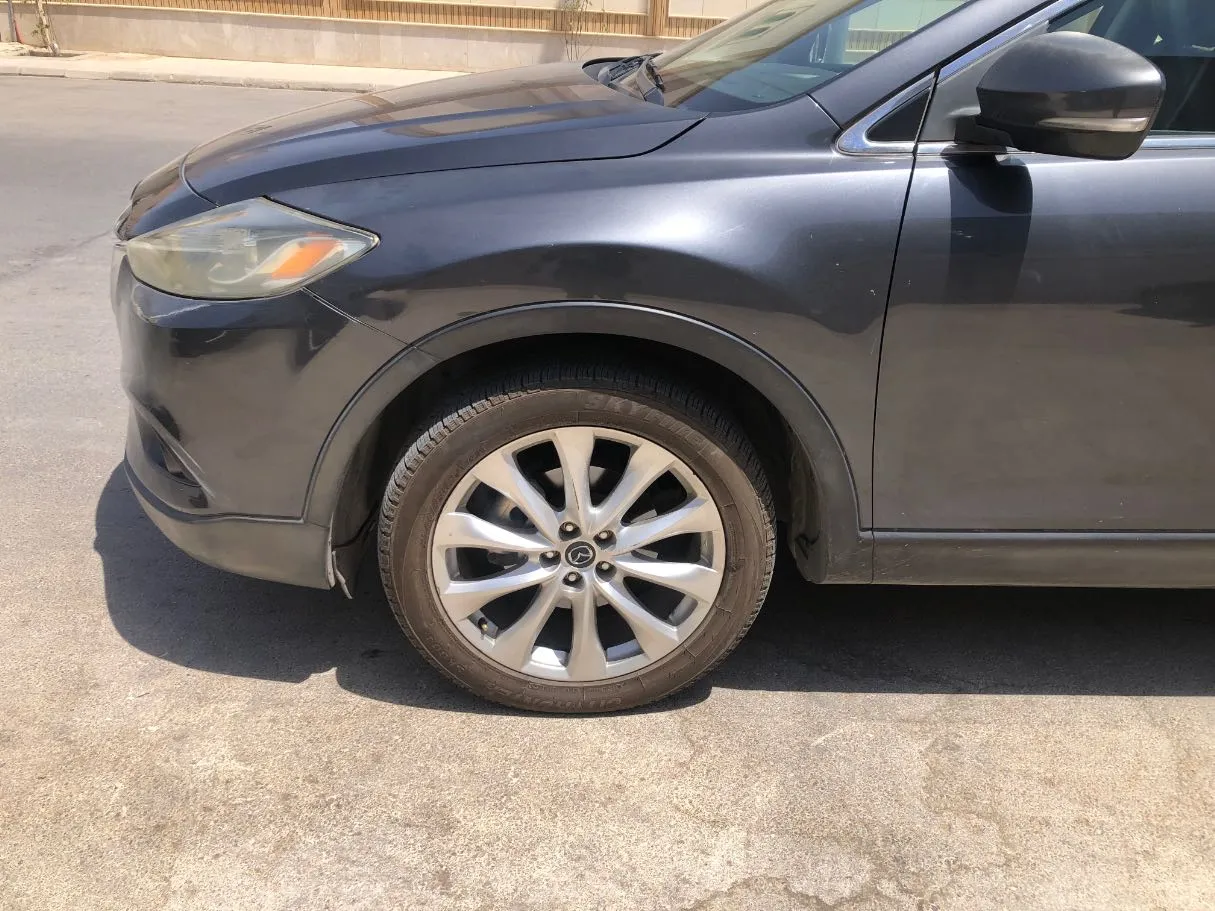 Car image 9