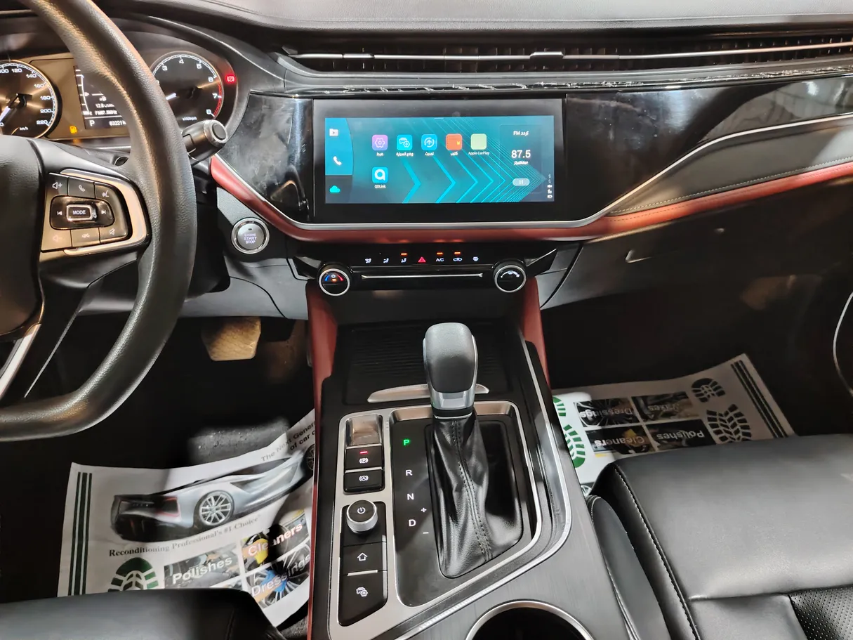 Car image 19