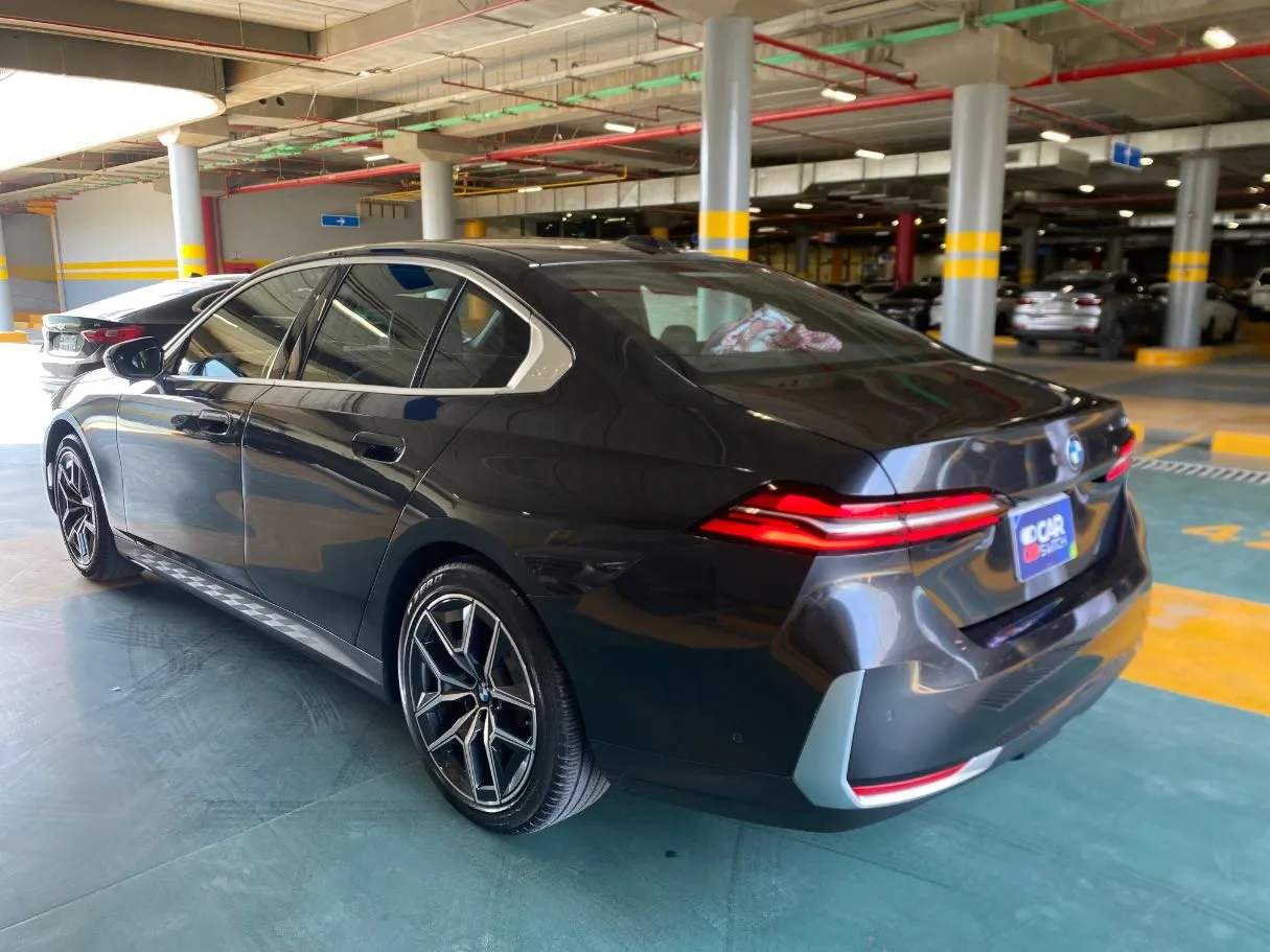 Car image 7