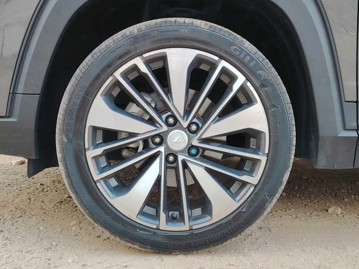 Car image 10