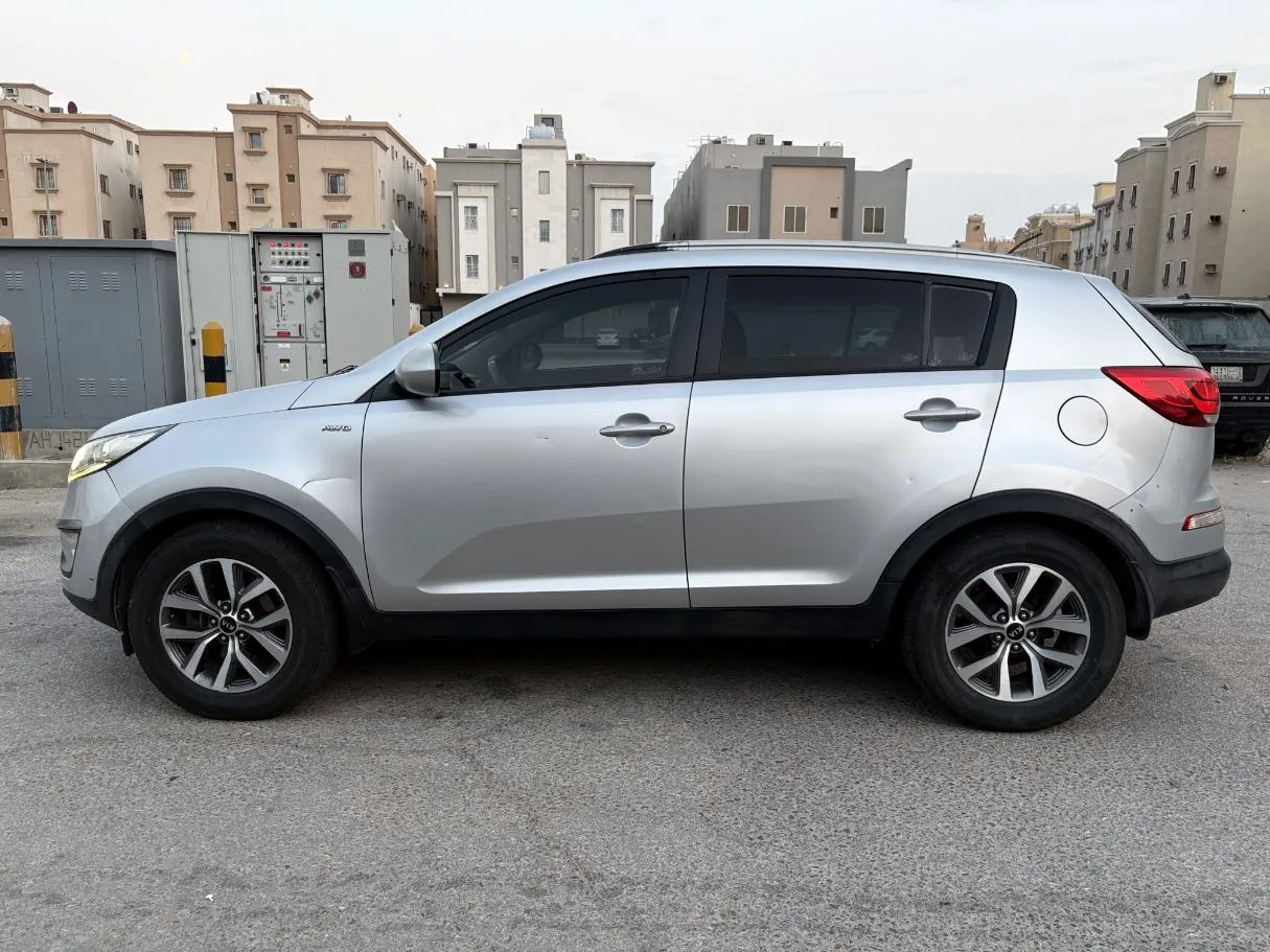 Car image 8