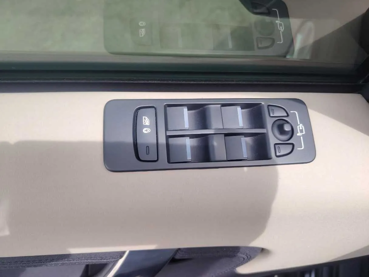 Car image 39