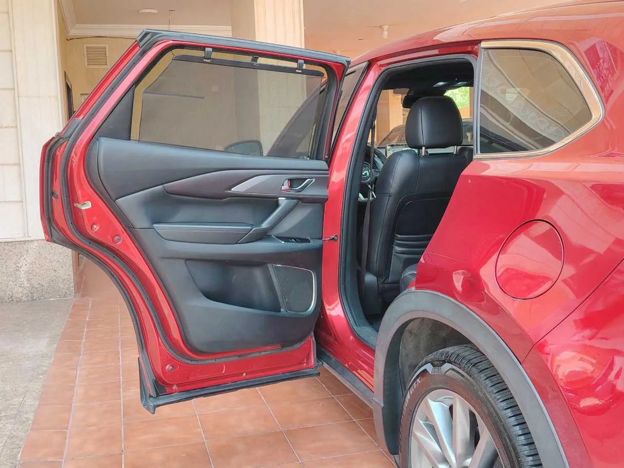 Car image 14