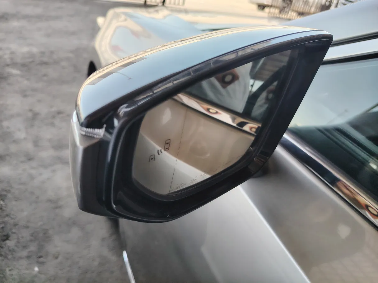 Car image 11
