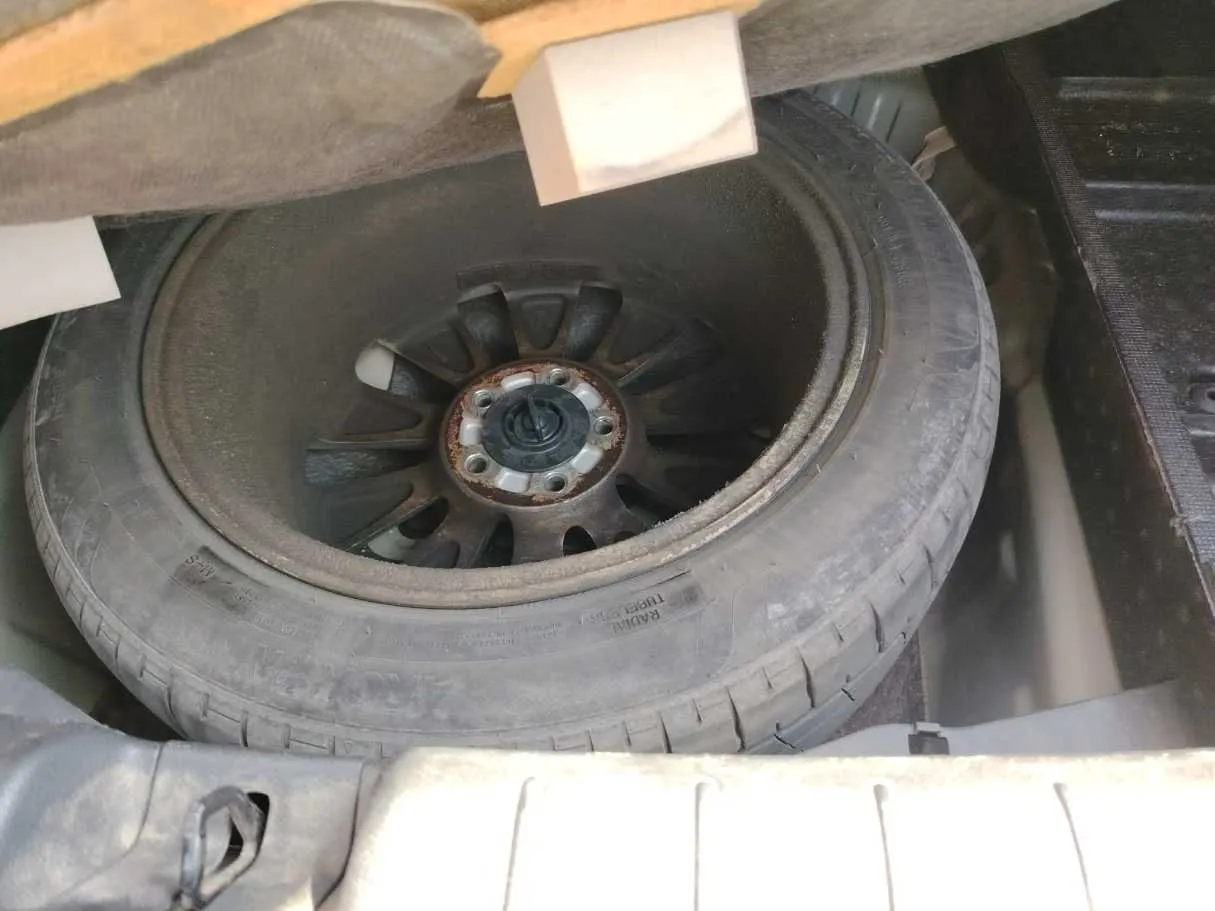 Car image 42