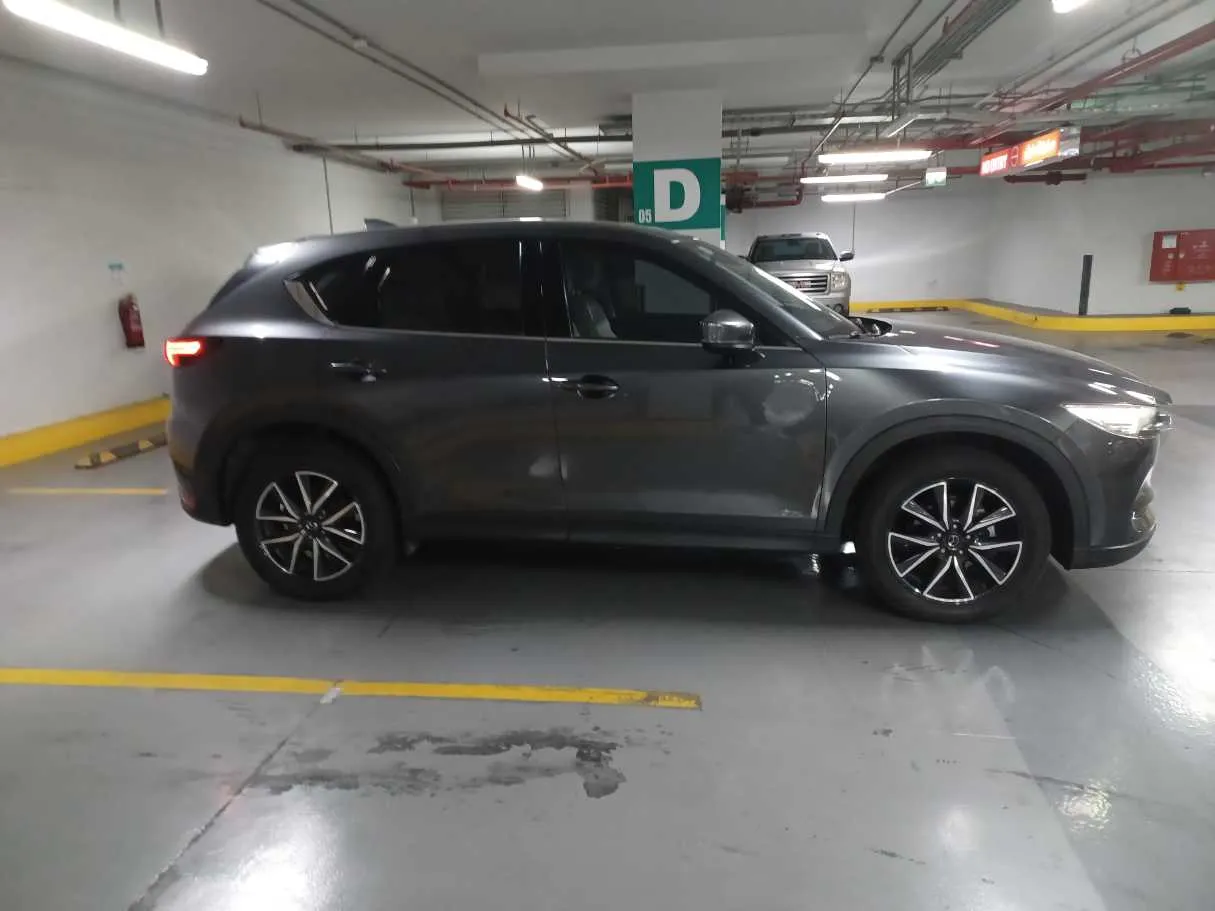 Car image 4