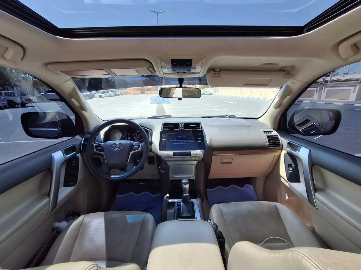 Car image 14