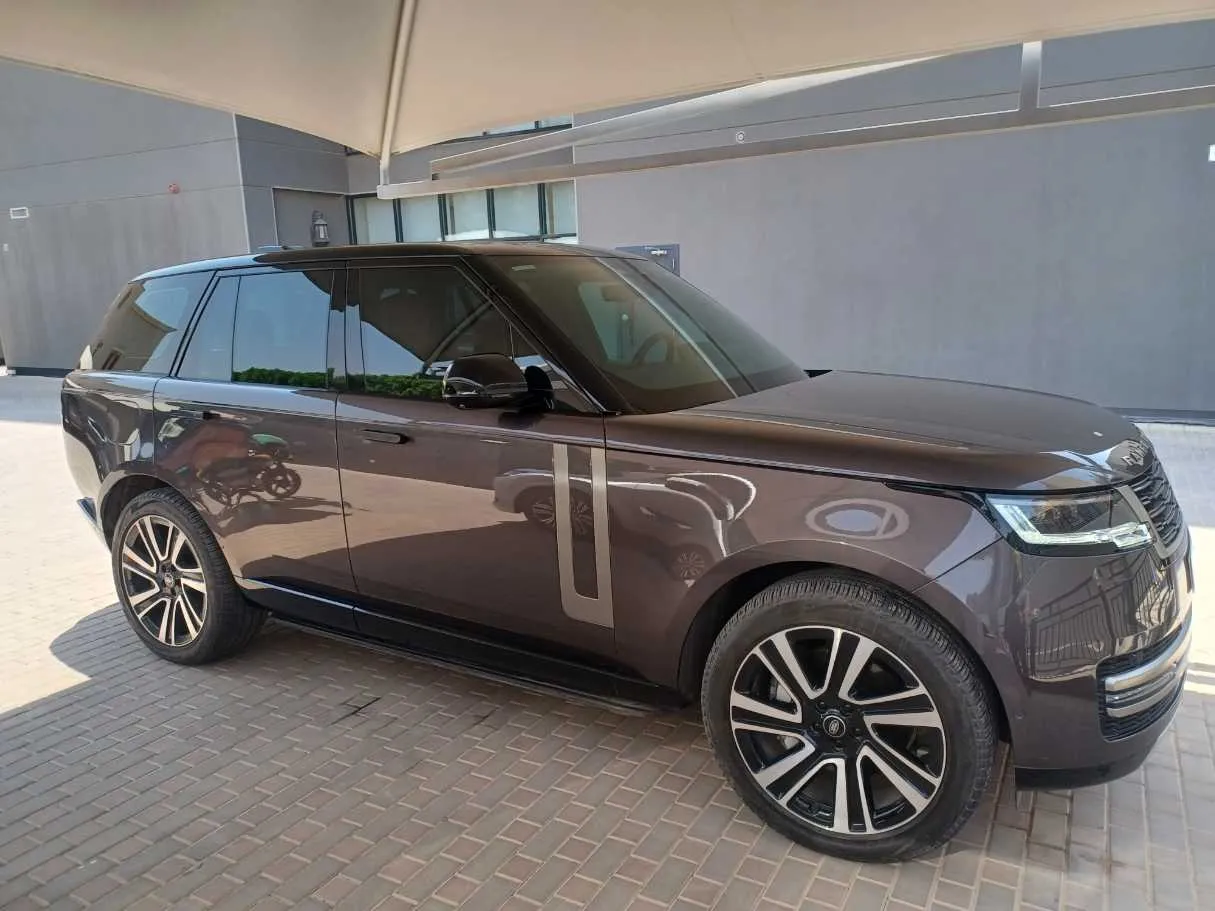 Car image 4
