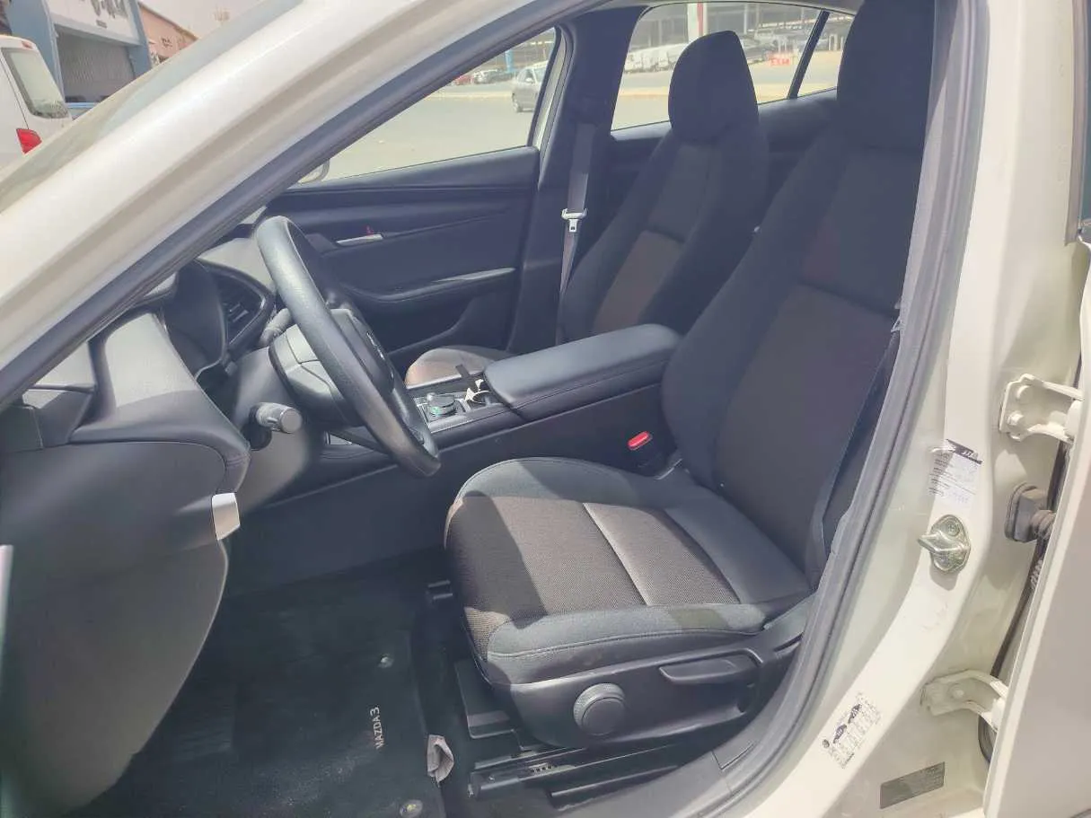 Car image 13
