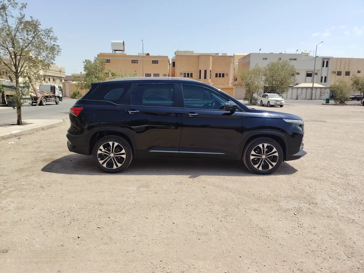 Car image 4