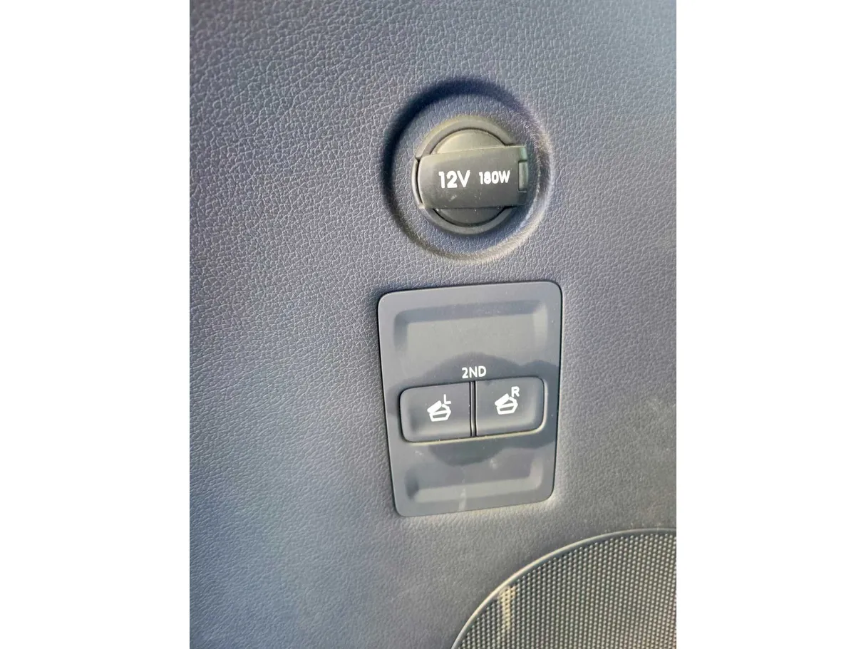 Car image 40