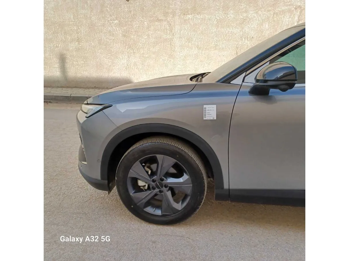 Car image 9