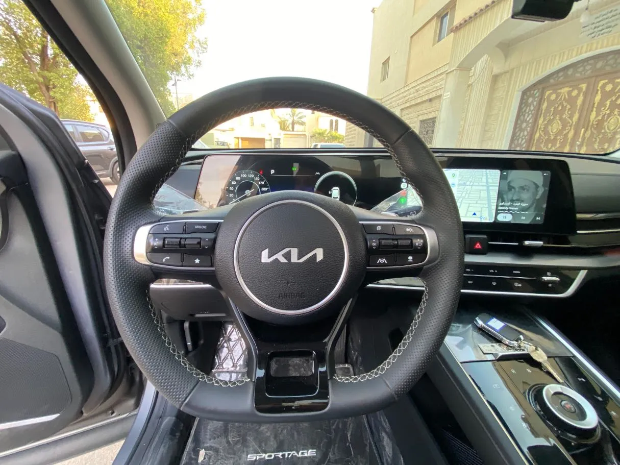 Car image 15