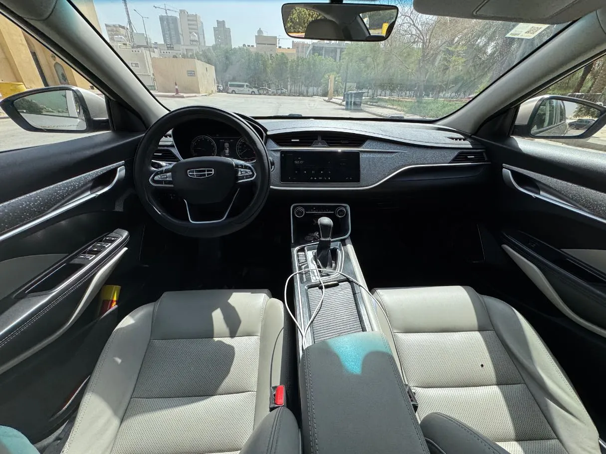 Car image 15