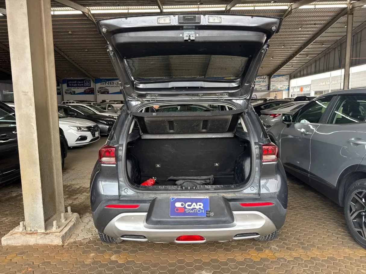 Car image 17