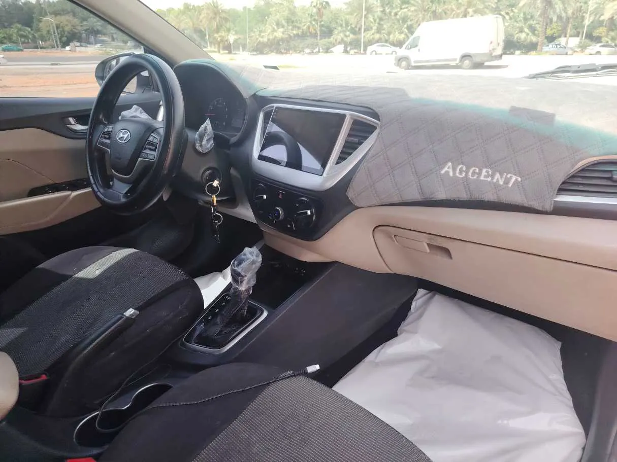 Car image 28