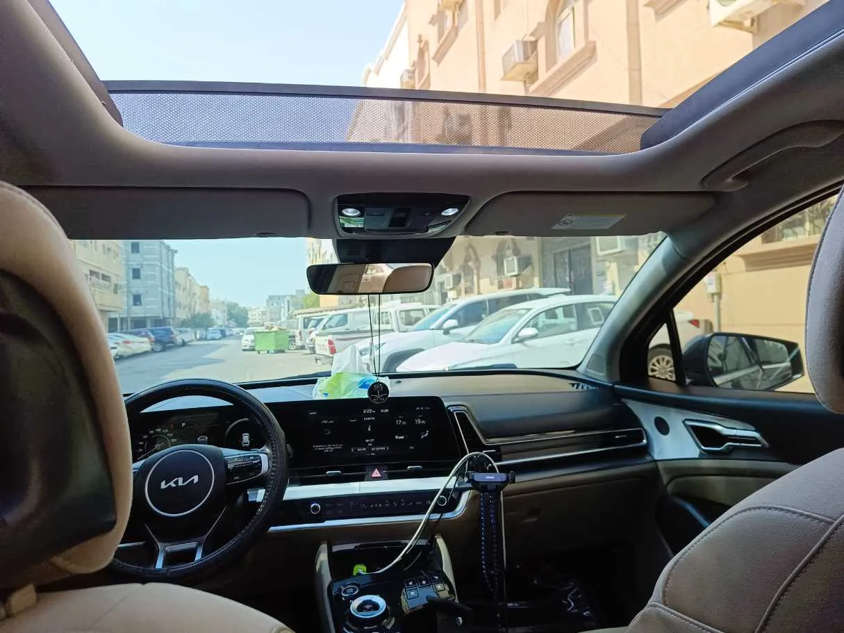 Car image 17