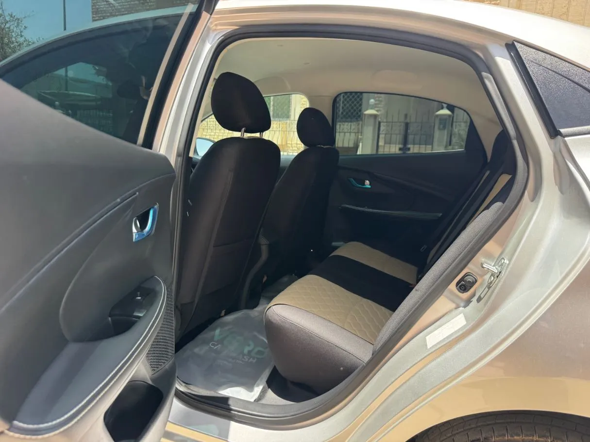 Car image 13