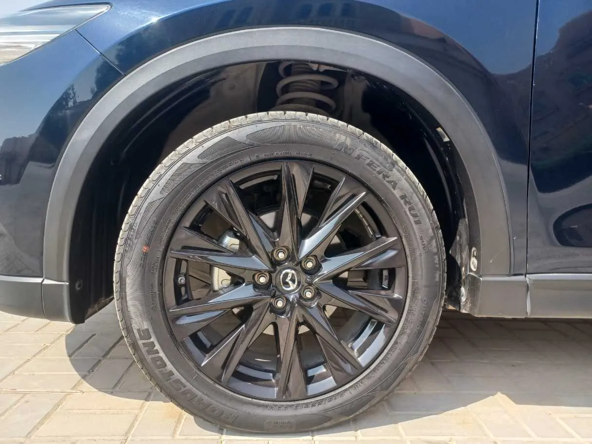 Car image 9