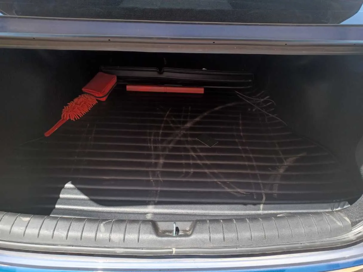 Car image 20