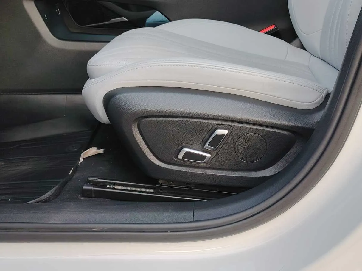 Car image 31