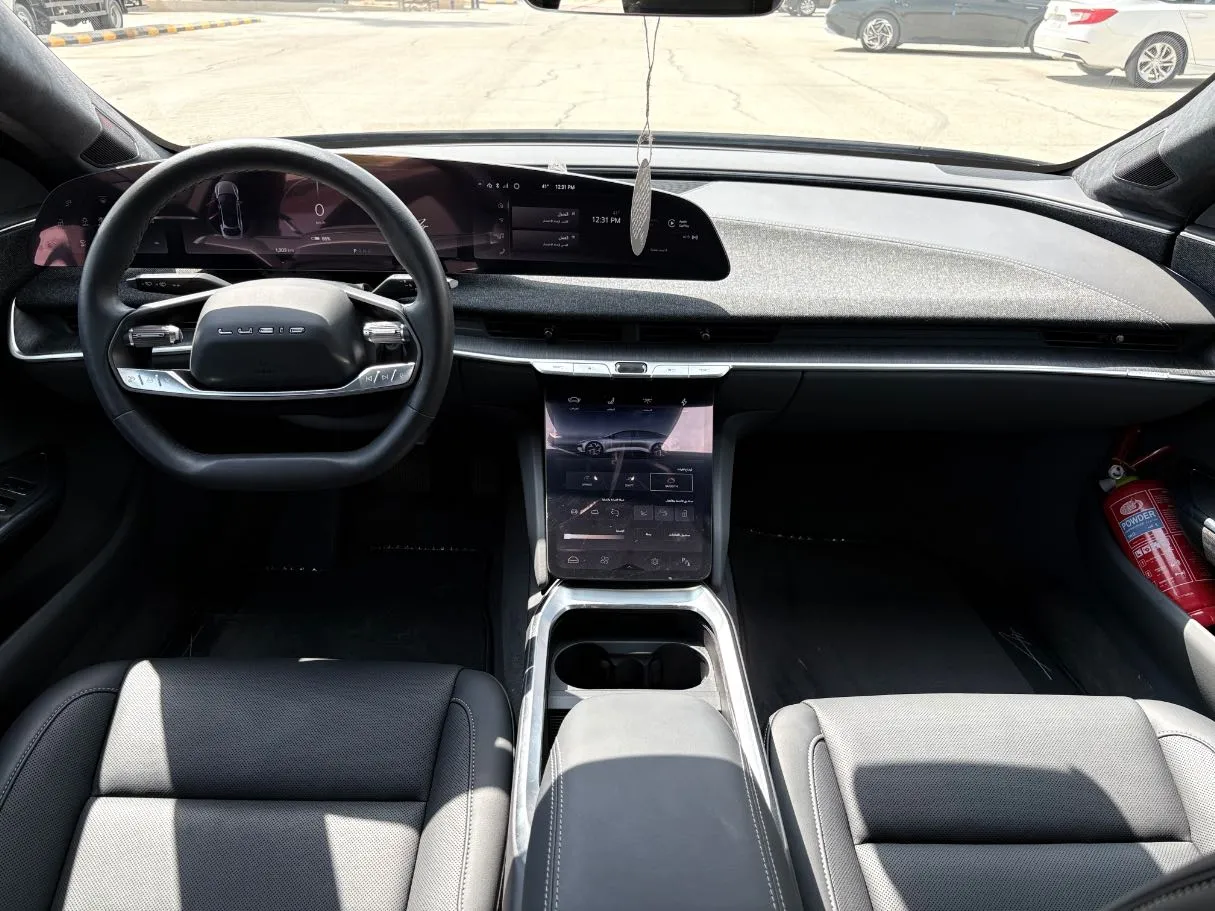 Car image 18