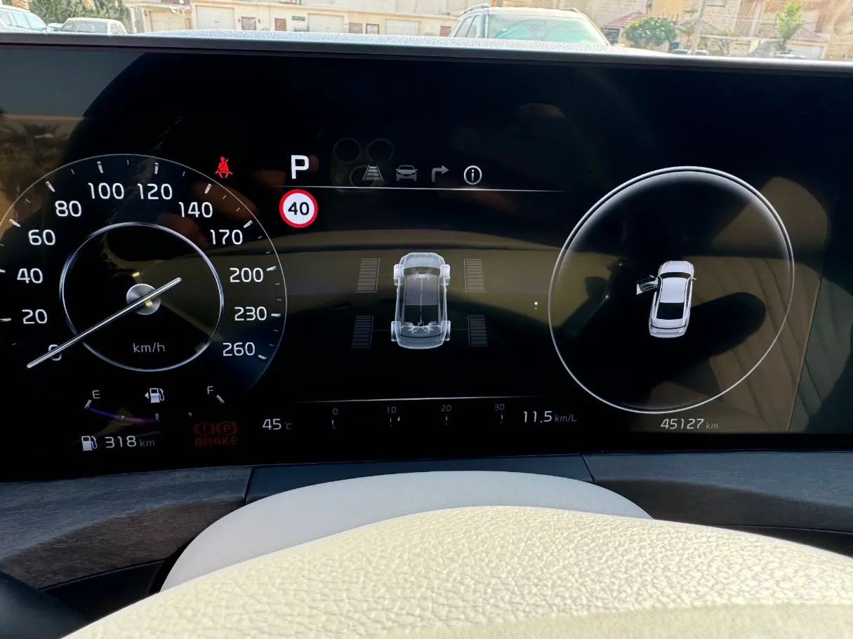 Car image 18