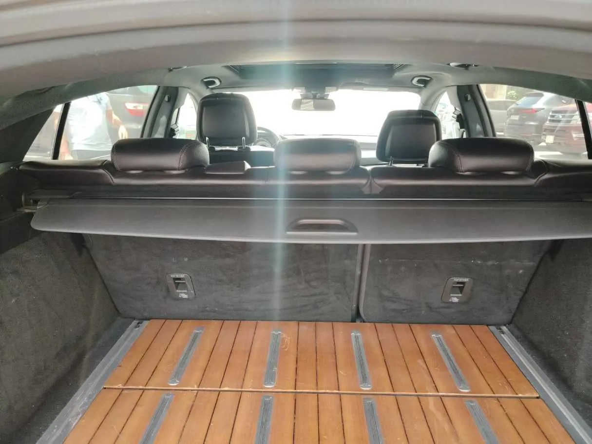 Car image 25