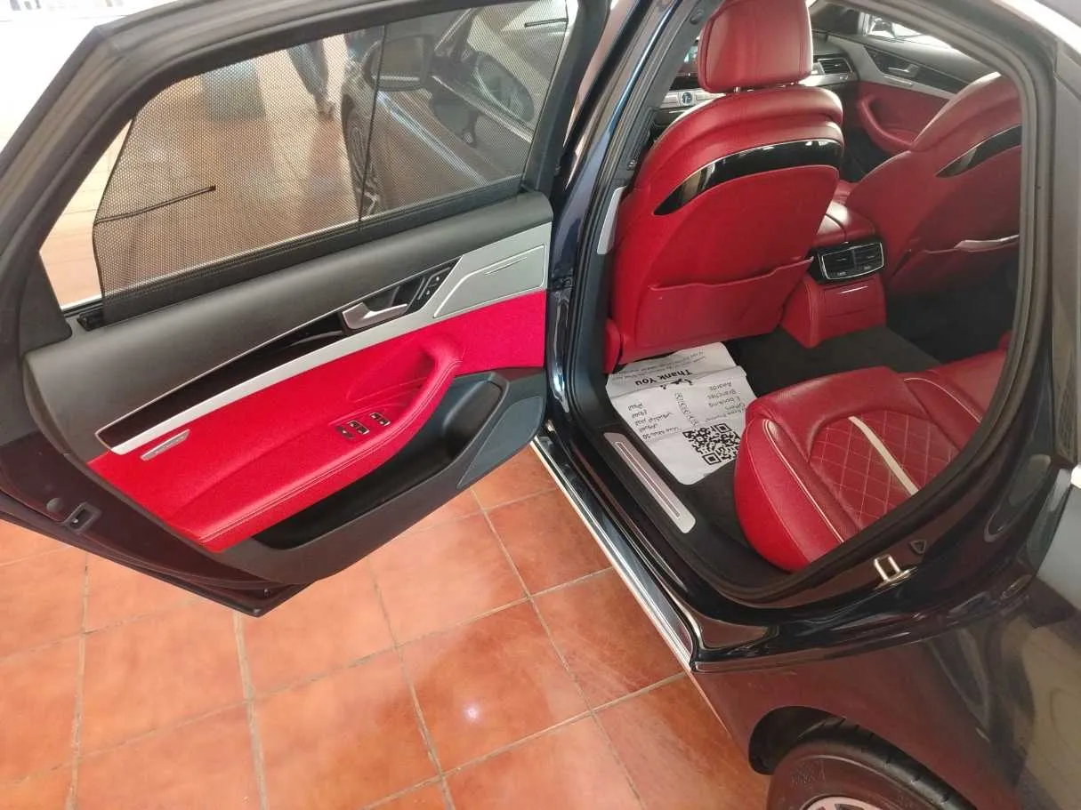 Car image 18