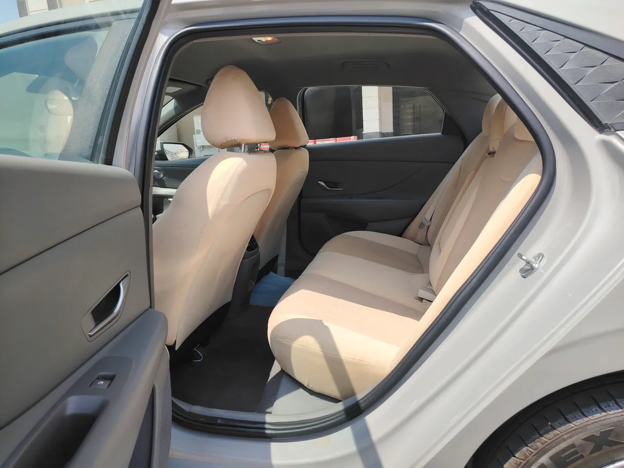Car image 15