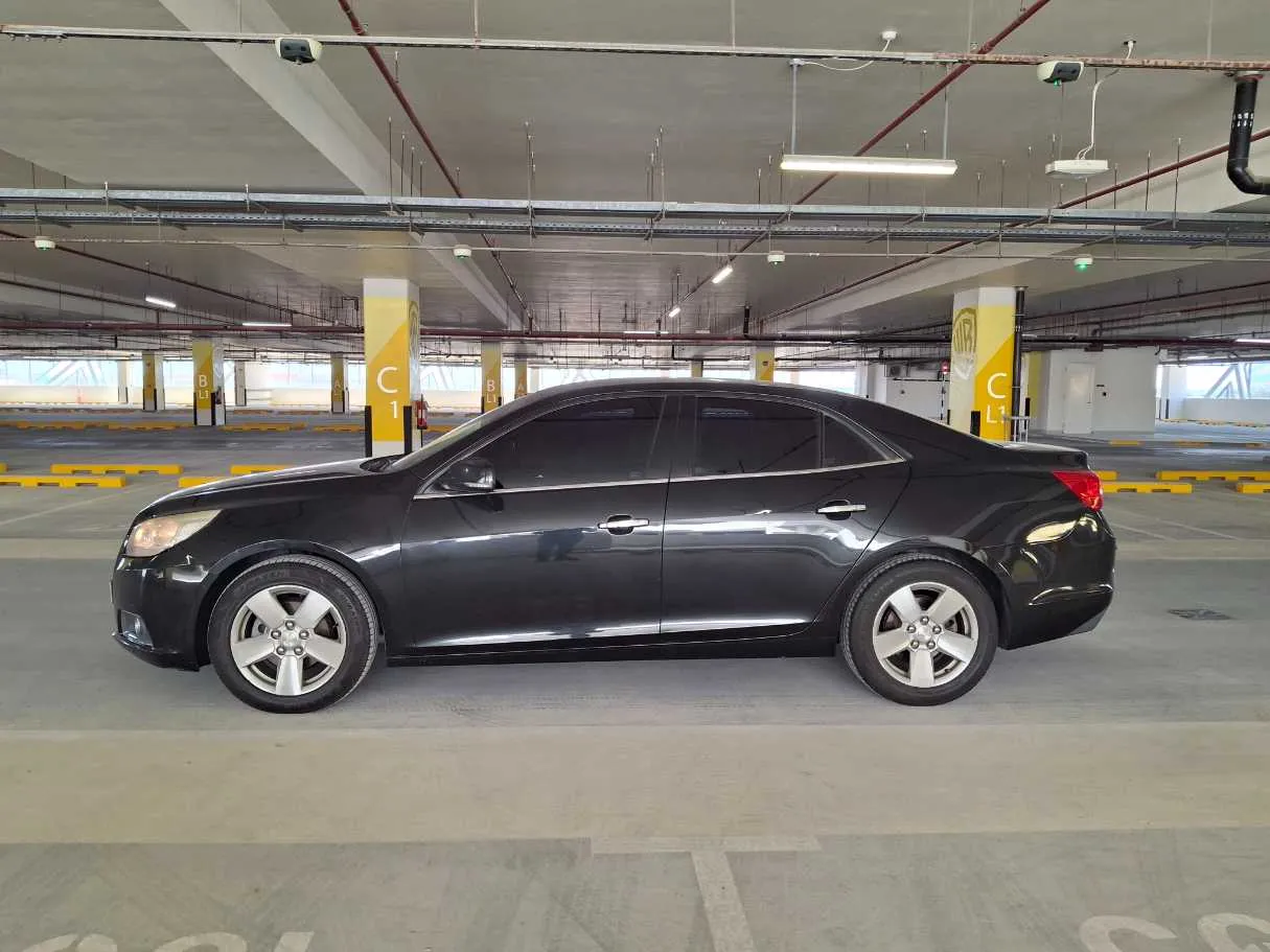 Car image 4