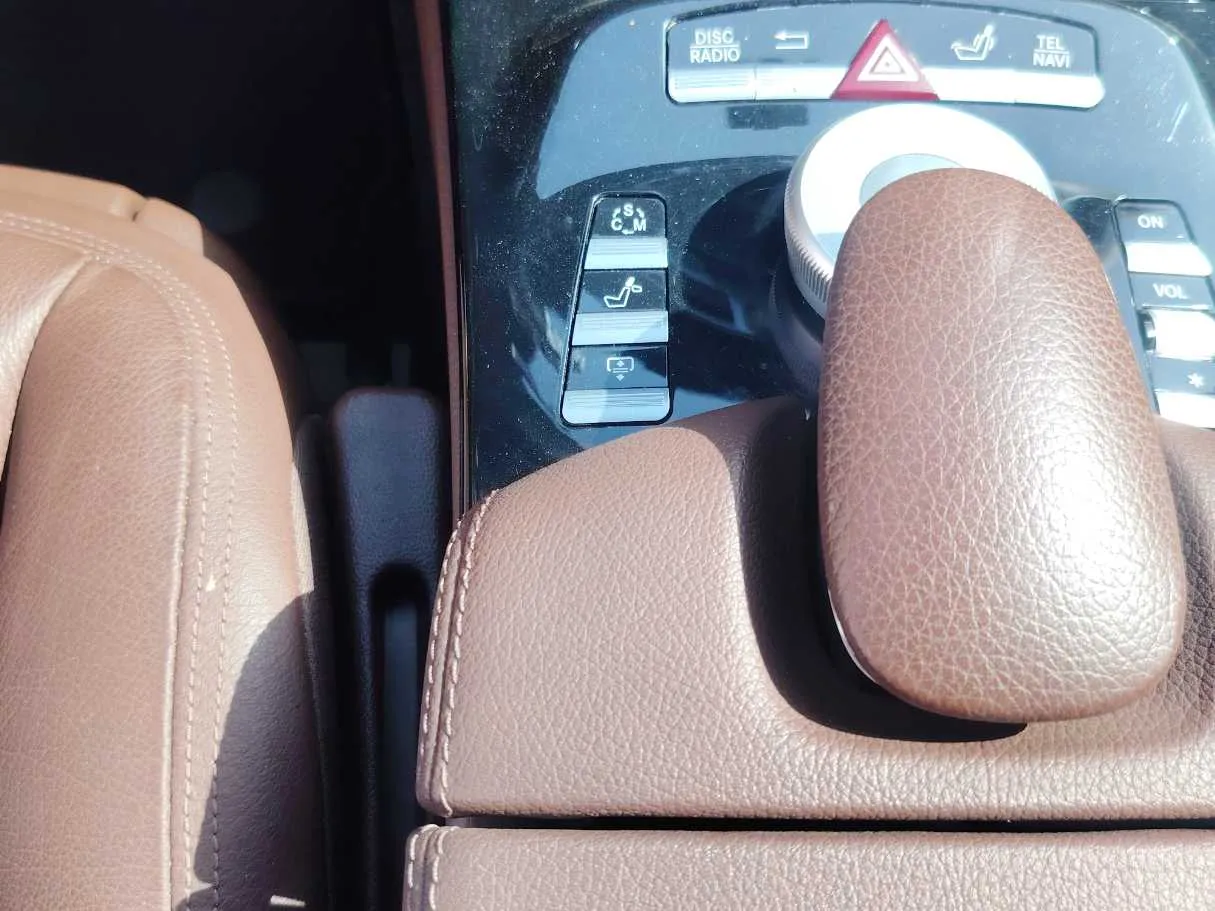 Car image 32