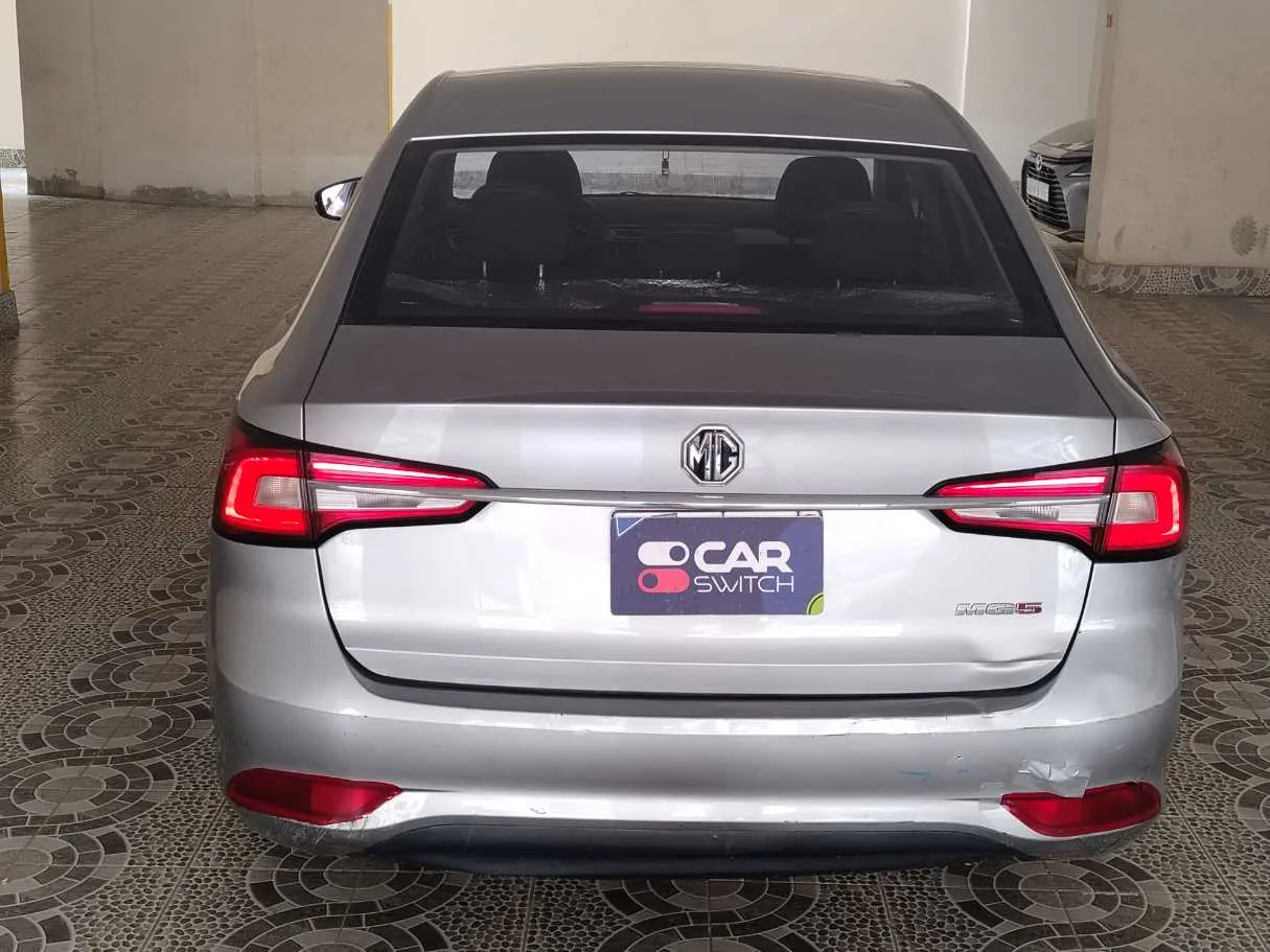 Car image 6