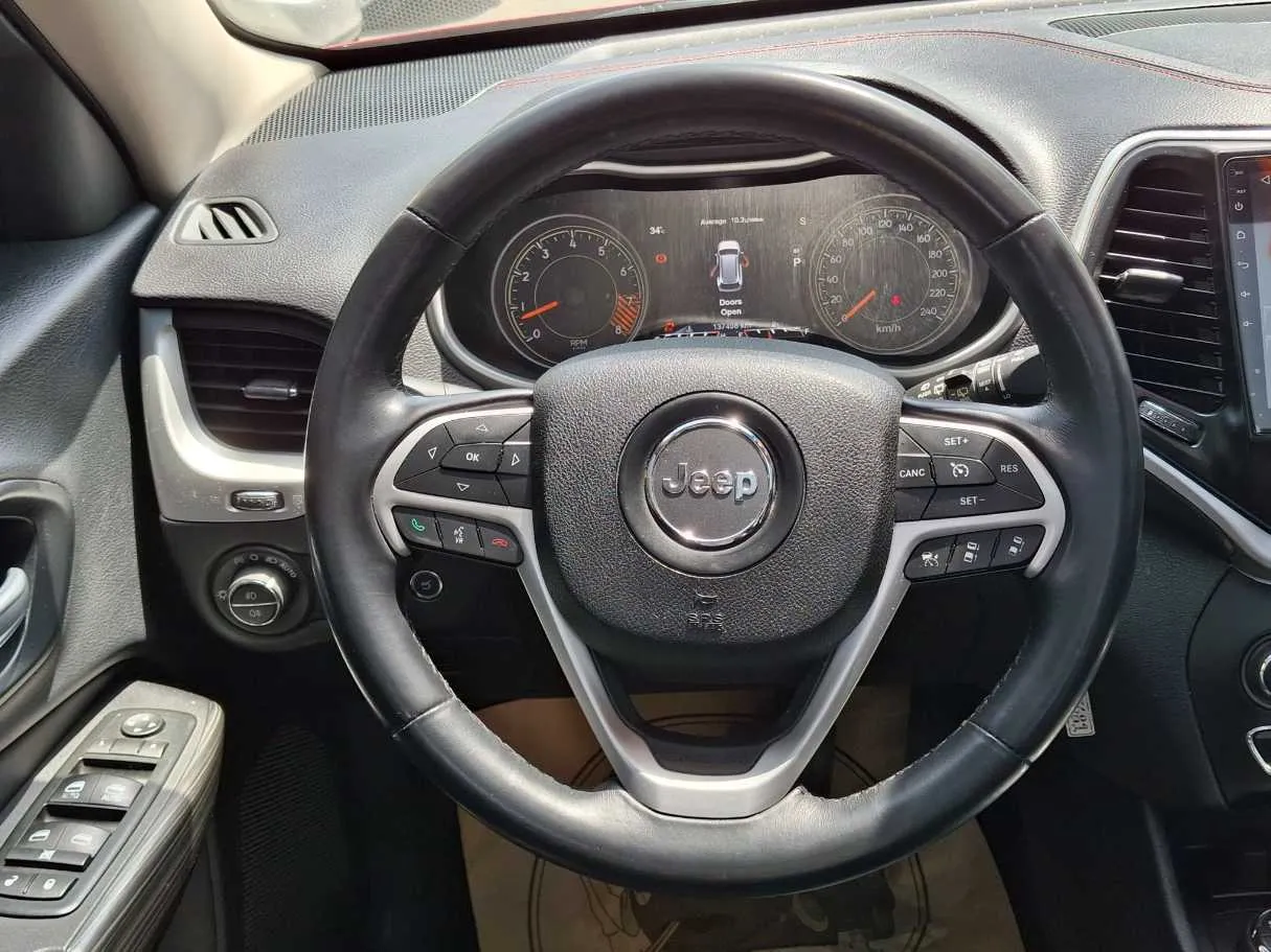 Car image 17