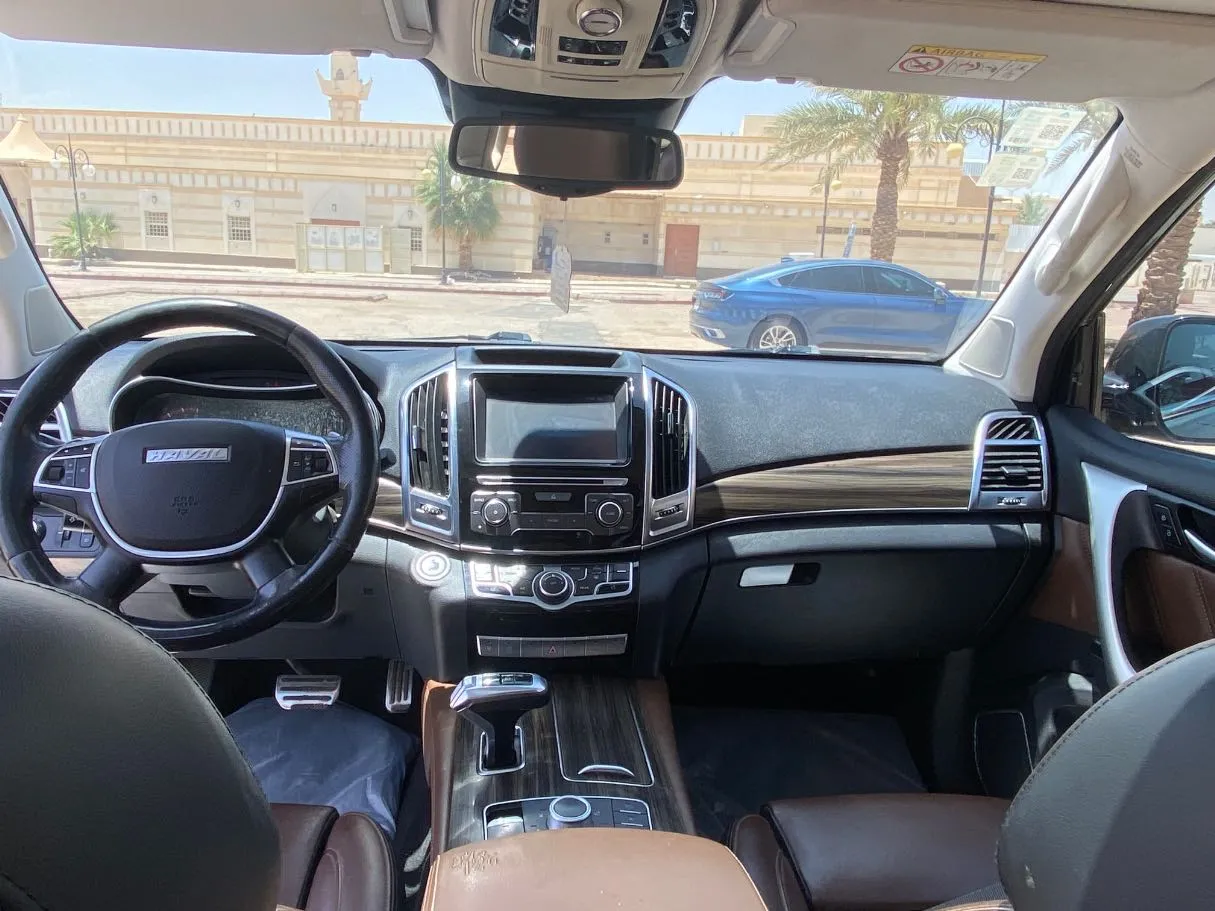 Car image 15