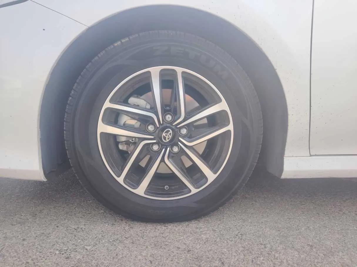 Car image 9