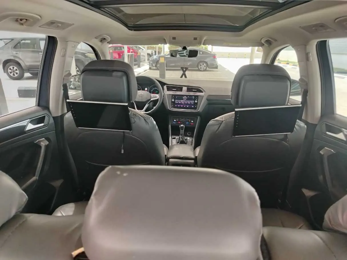 Car image 29