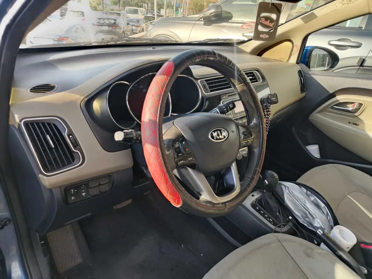 Car image 13