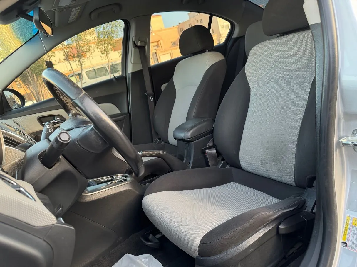 Car image 13