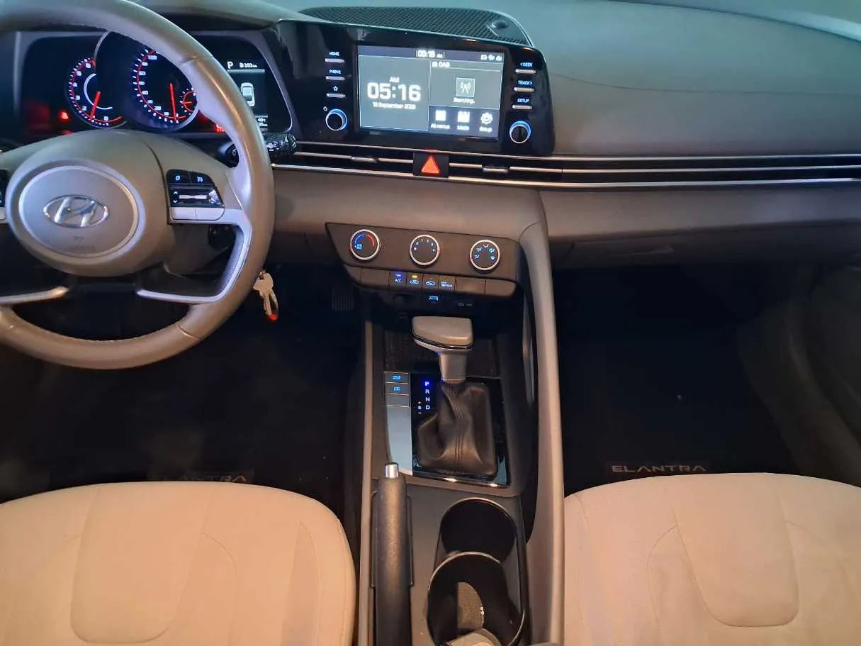 Car image 16