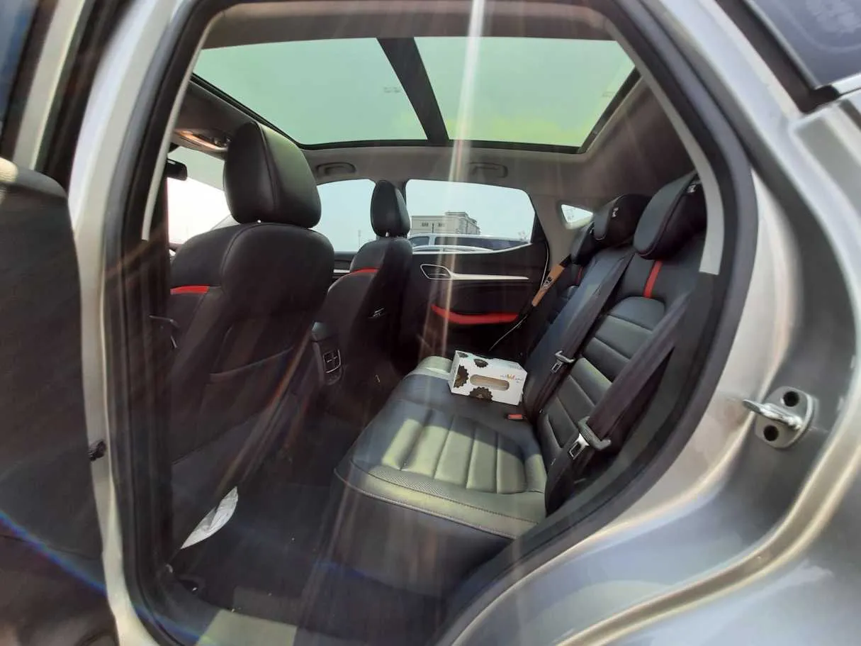 Car image 13
