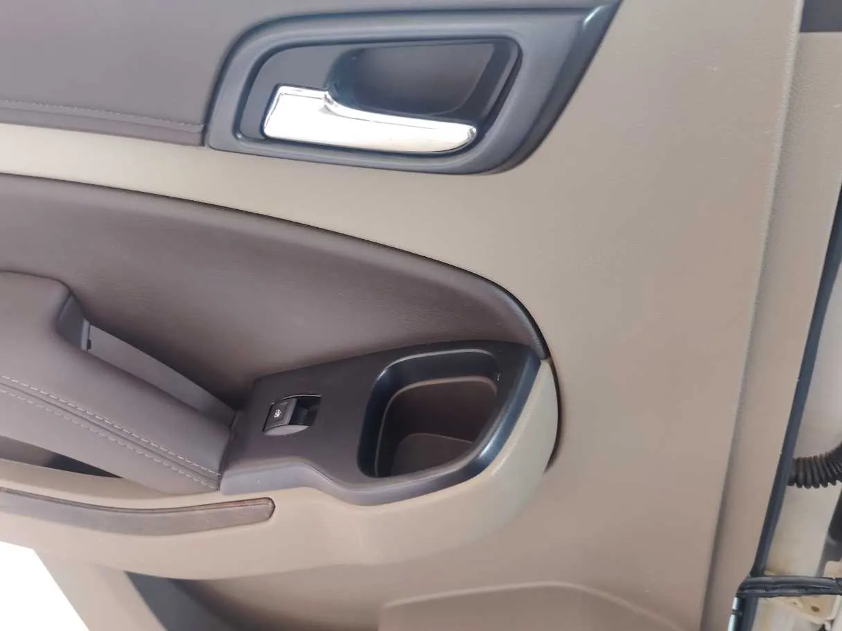 Car image 26