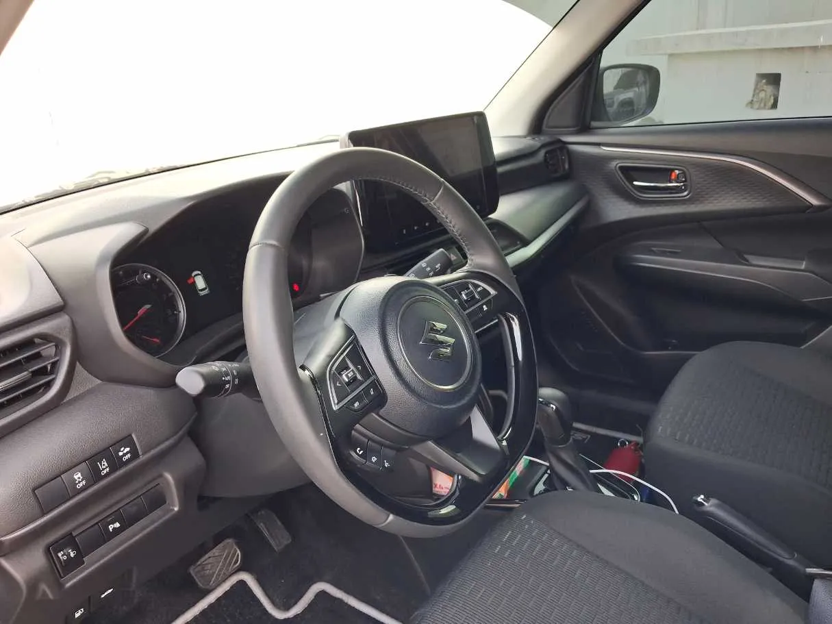 Car image 11