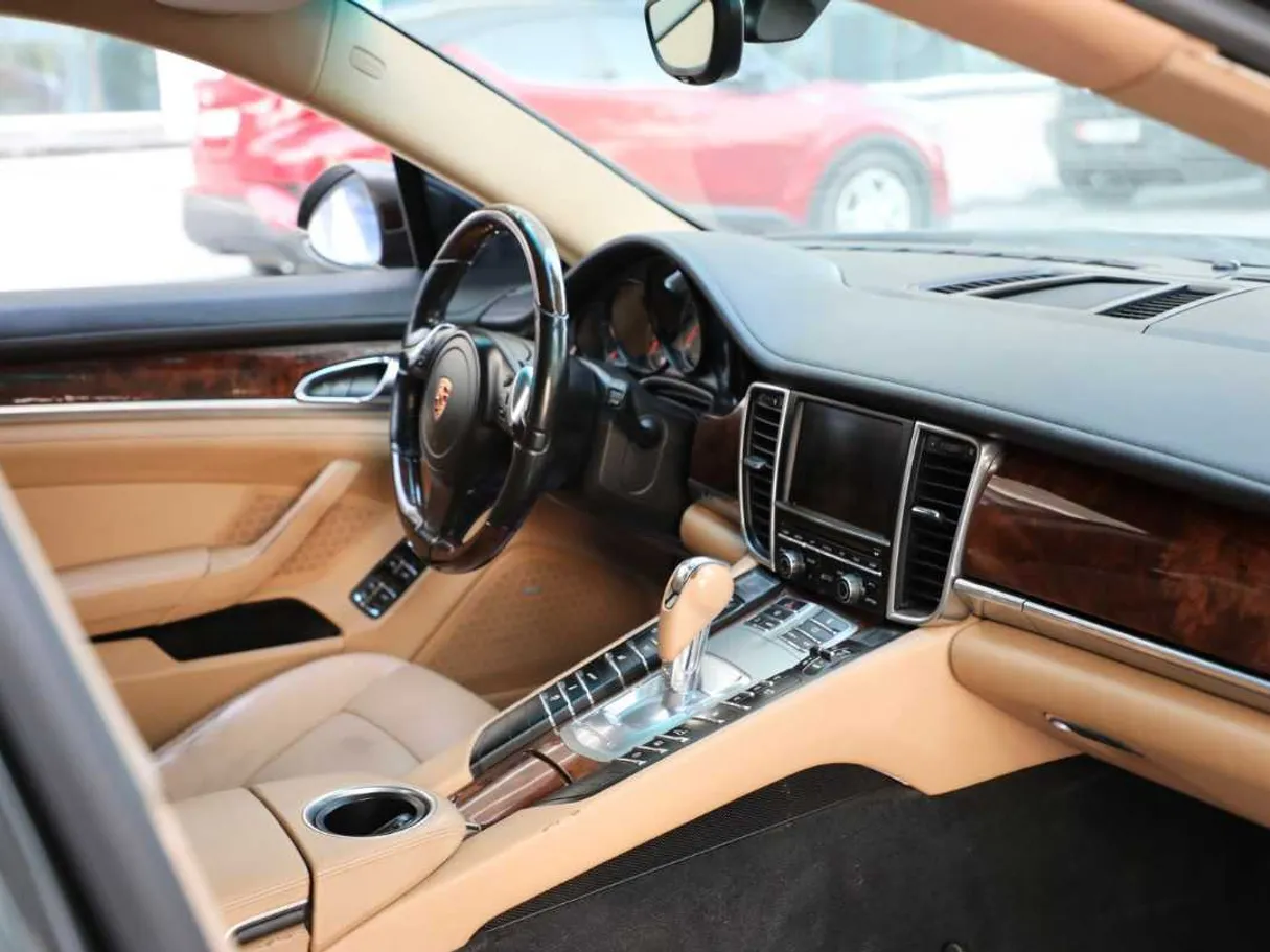 Car image 16