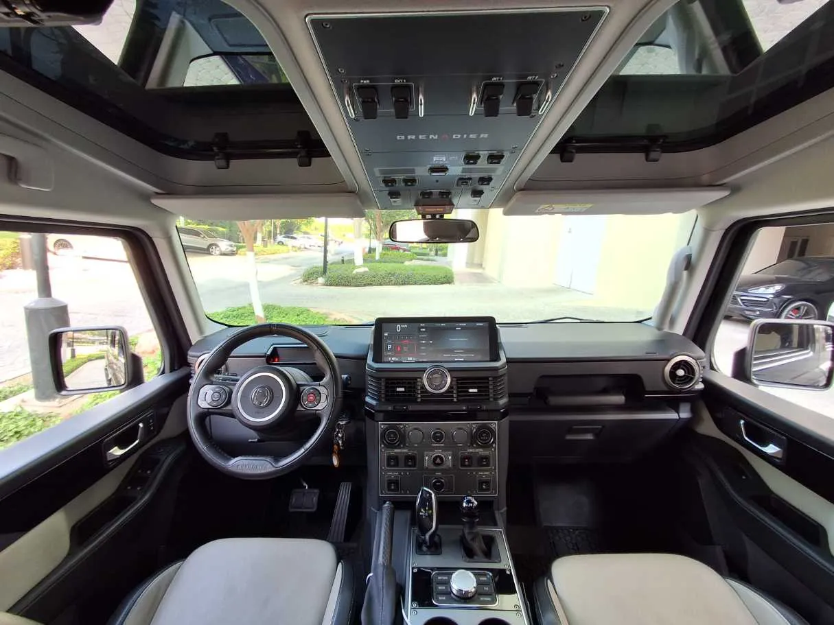 Car image 14