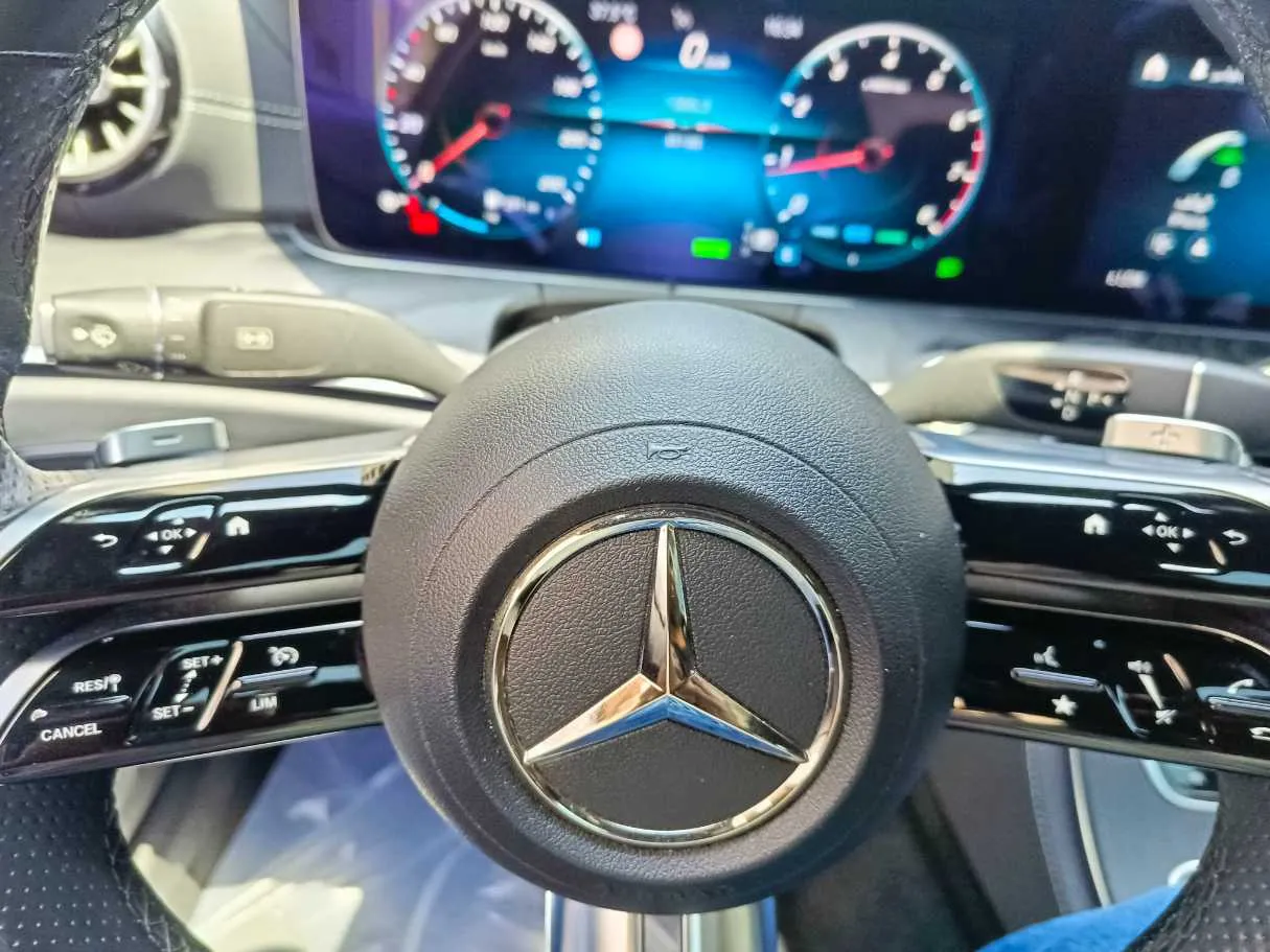 Car image 26