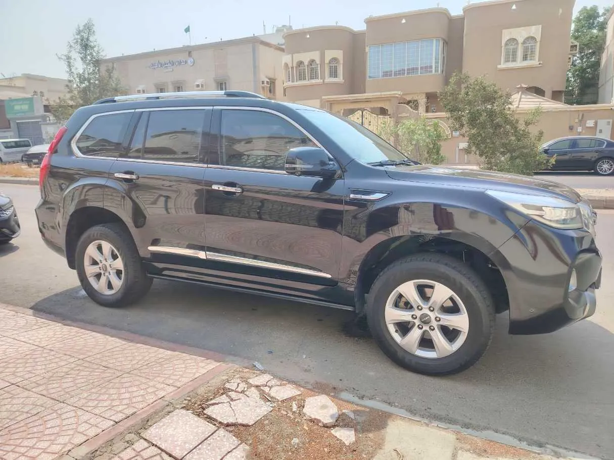 Car image 4