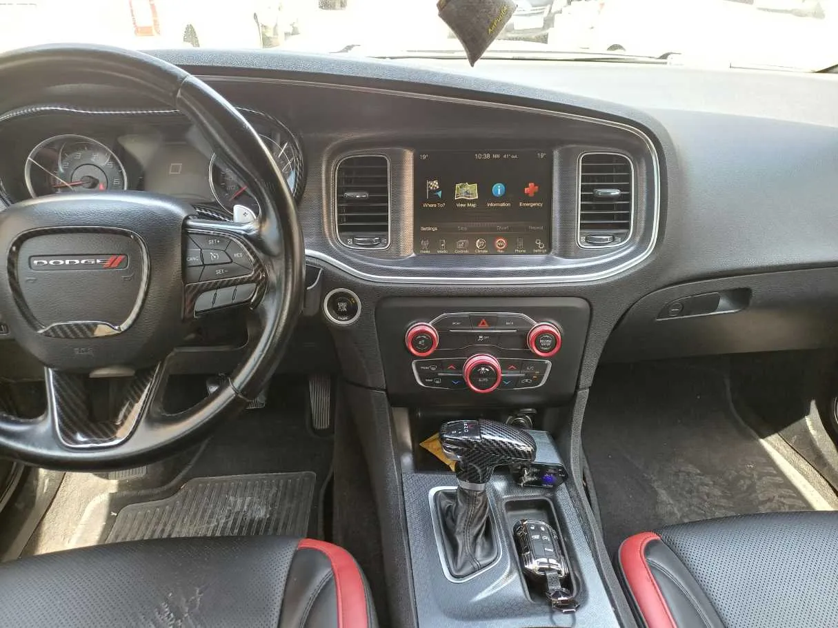 Car image 18