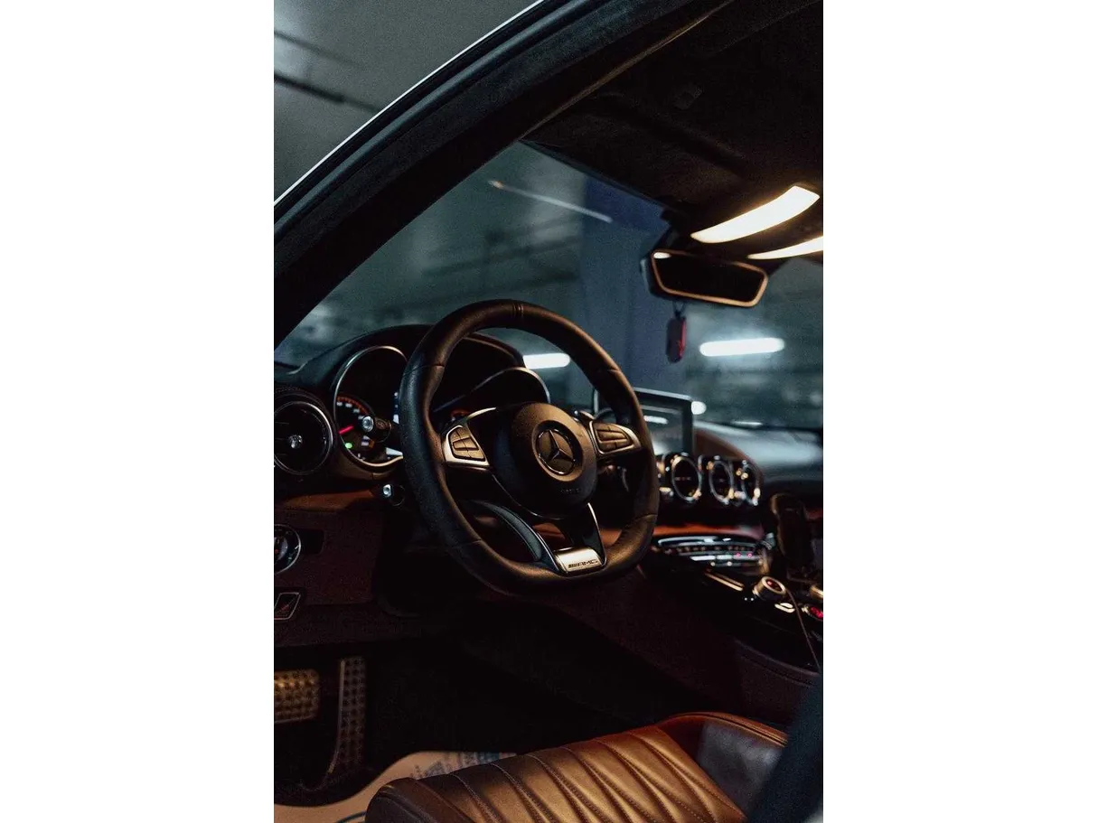 Car image 14